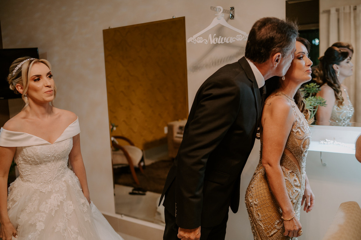 casamento, wedding, noiva, dia da noiva, bride, vestido de noiva, maquiagem de noiva, wedding dress, cerimônia de casamento, dia do noivo, madrinhas, padrinhos, wedding dress, making of, villa lyon, balada de casamento