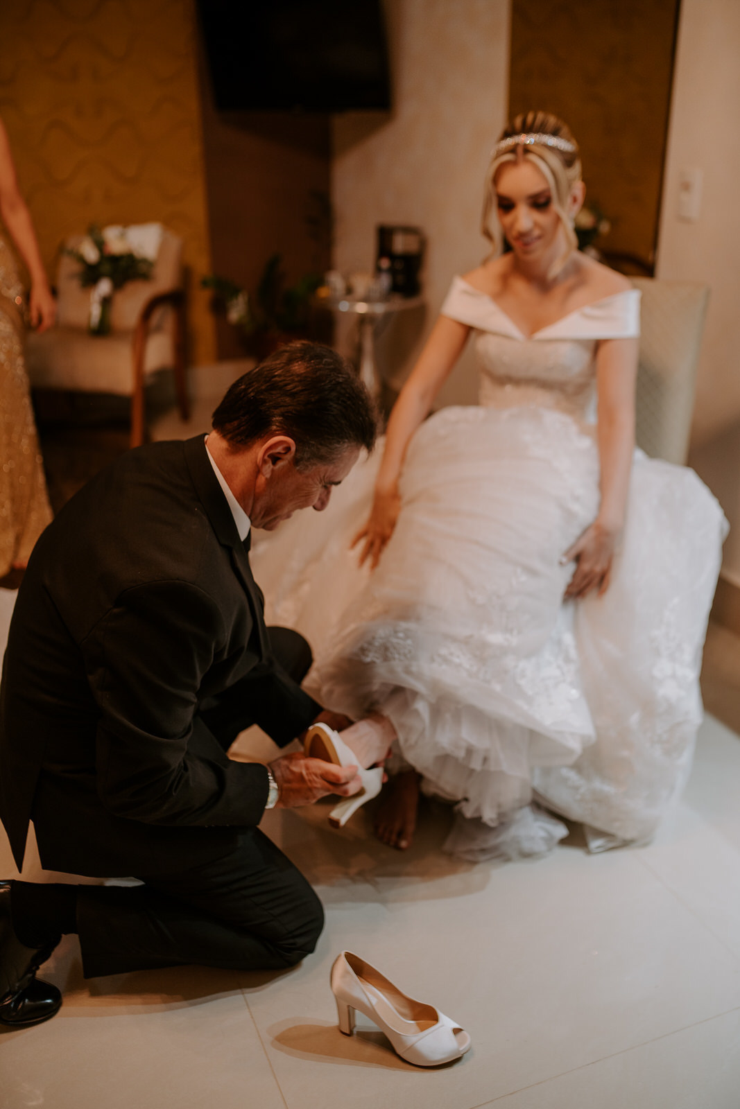 casamento, wedding, noiva, dia da noiva, bride, vestido de noiva, maquiagem de noiva, wedding dress, cerimônia de casamento, dia do noivo, madrinhas, padrinhos, wedding dress, making of, villa lyon, balada de casamento