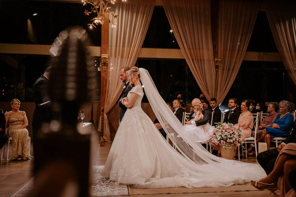 casamento, wedding, noiva, dia da noiva, bride, vestido de noiva, maquiagem de noiva, wedding dress, cerimônia de casamento, dia do noivo, madrinhas, padrinhos, wedding dress, making of, villa lyon, balada de casamento