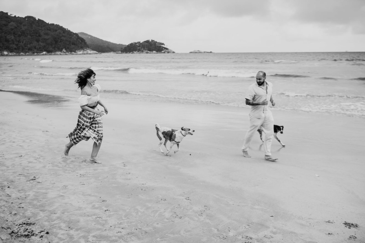 pré-wedding, wedding, ensaio fotográfico, ensaio de foto, ensaio de casal, ensaio fotográfico casal, foto de casal, ensaio externo, ensaio fotográfico na praia, ensaio de família, ensaio de família na praia, fotos de pets
