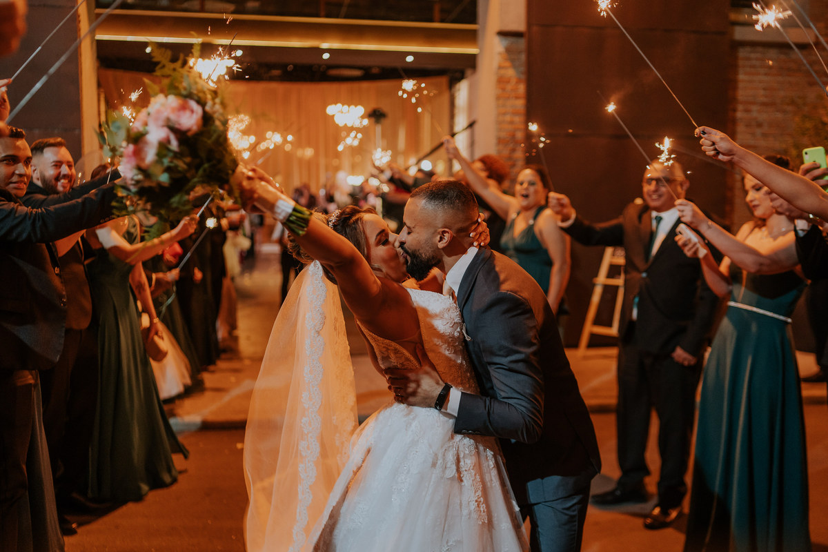 casamento, wedding, noiva, dia da noiva, bride, vestido de noiva, maquiagem de noiva, wedding dress, cerimônia de casamento, dia do noivo, madrinhas, padrinhos, wedding dress, making of, estacao 840, balada de casamento