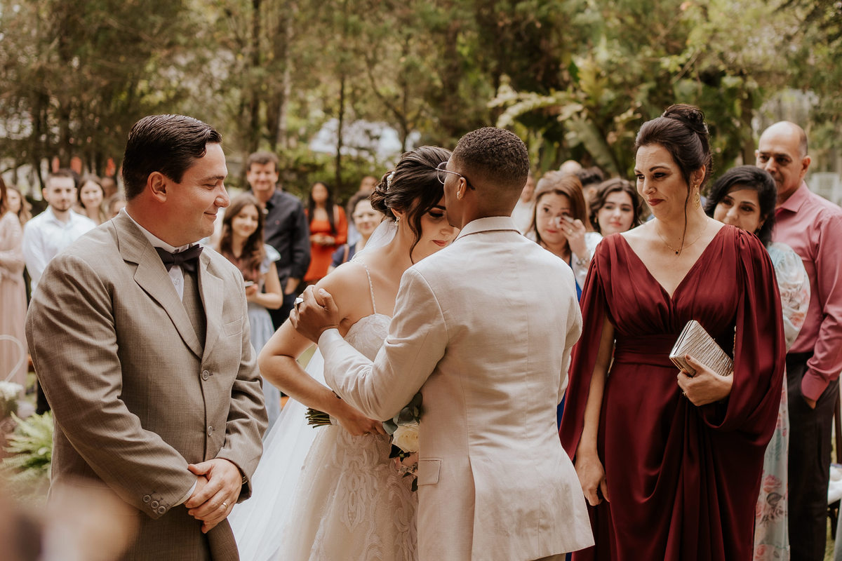 casamento, wedding, casamento no campo, casamento ao ar livre, cerimônia externa, dia da noiva, dia do noiva, casamento emocionante, dress, bride, wedding dresses, vestido de noiva, casamento interracial