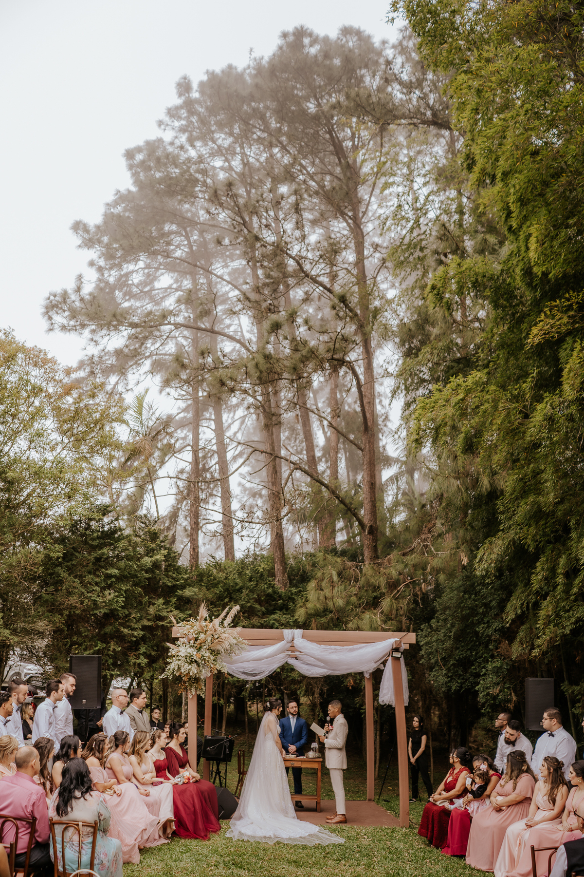 casamento, wedding, casamento no campo, casamento ao ar livre, cerimônia externa, dia da noiva, dia do noiva, casamento emocionante, dress, bride, wedding dresses, vestido de noiva, casamento interracial