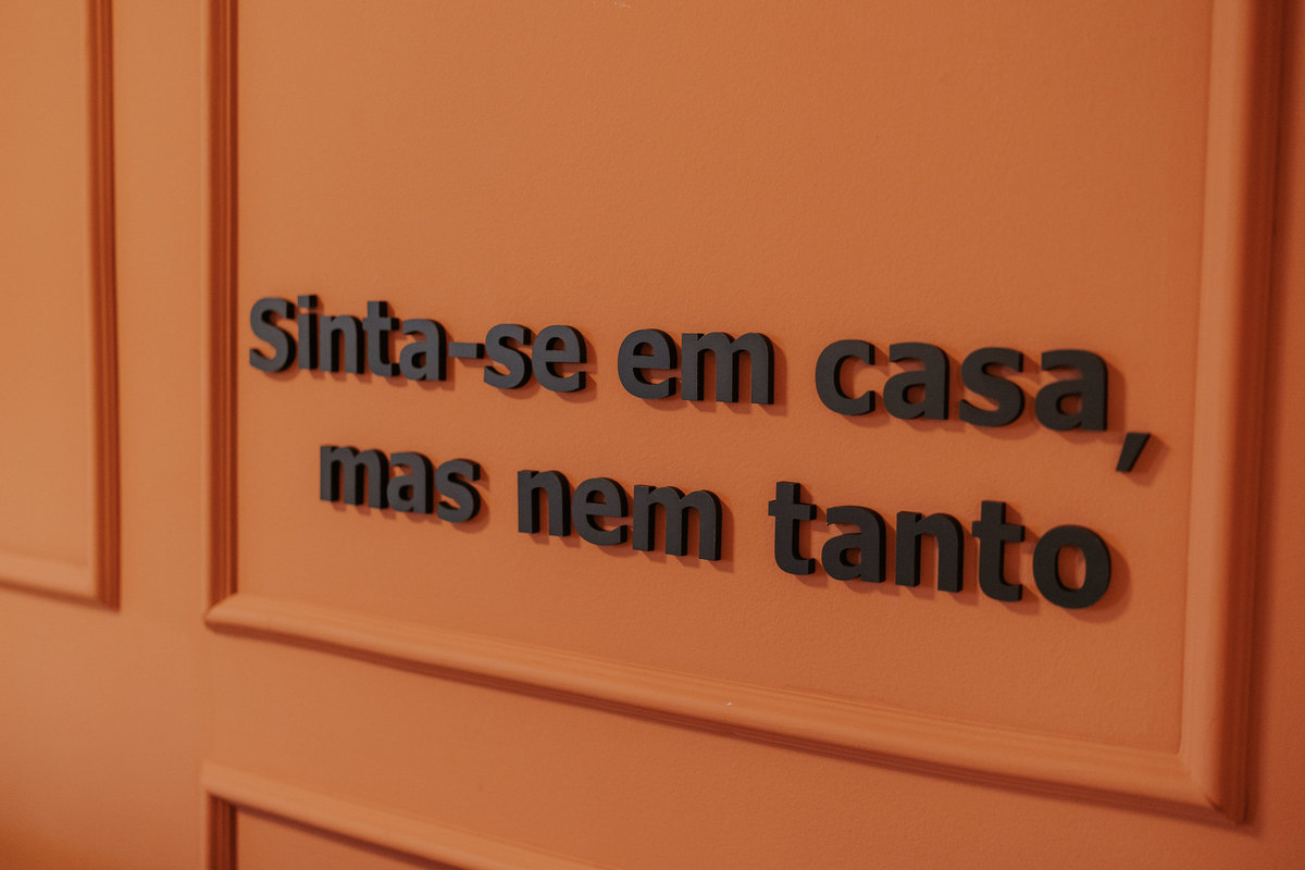 pre-wedding, pre-wedding in home, ensaio, ensaio de casal, pré-wedding em casa, casal em casa, noivos, casal na cozinha, casal cozinhando juntos, ensaio fotográfico, fotos de casal, campos do jordão