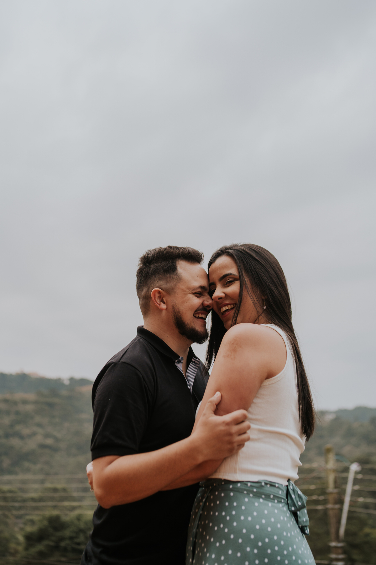 pre-wedding, pre-wedding in home, ensaio, ensaio de casal, pré-wedding em casa, casal em casa, noivos, casal na cozinha, casal cozinhando juntos, ensaio fotográfico, fotos de casal, campos do jordão