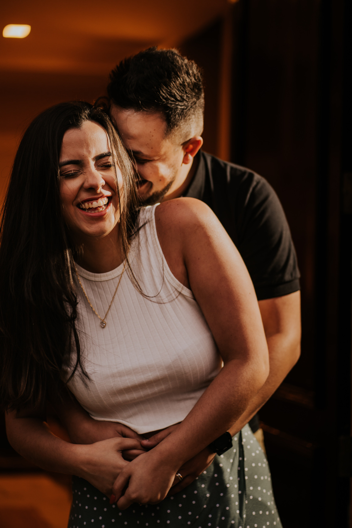 pre-wedding, pre-wedding in home, ensaio, ensaio de casal, pré-wedding em casa, casal em casa, noivos, casal na cozinha, casal cozinhando juntos, ensaio fotográfico, fotos de casal, campos do jordão