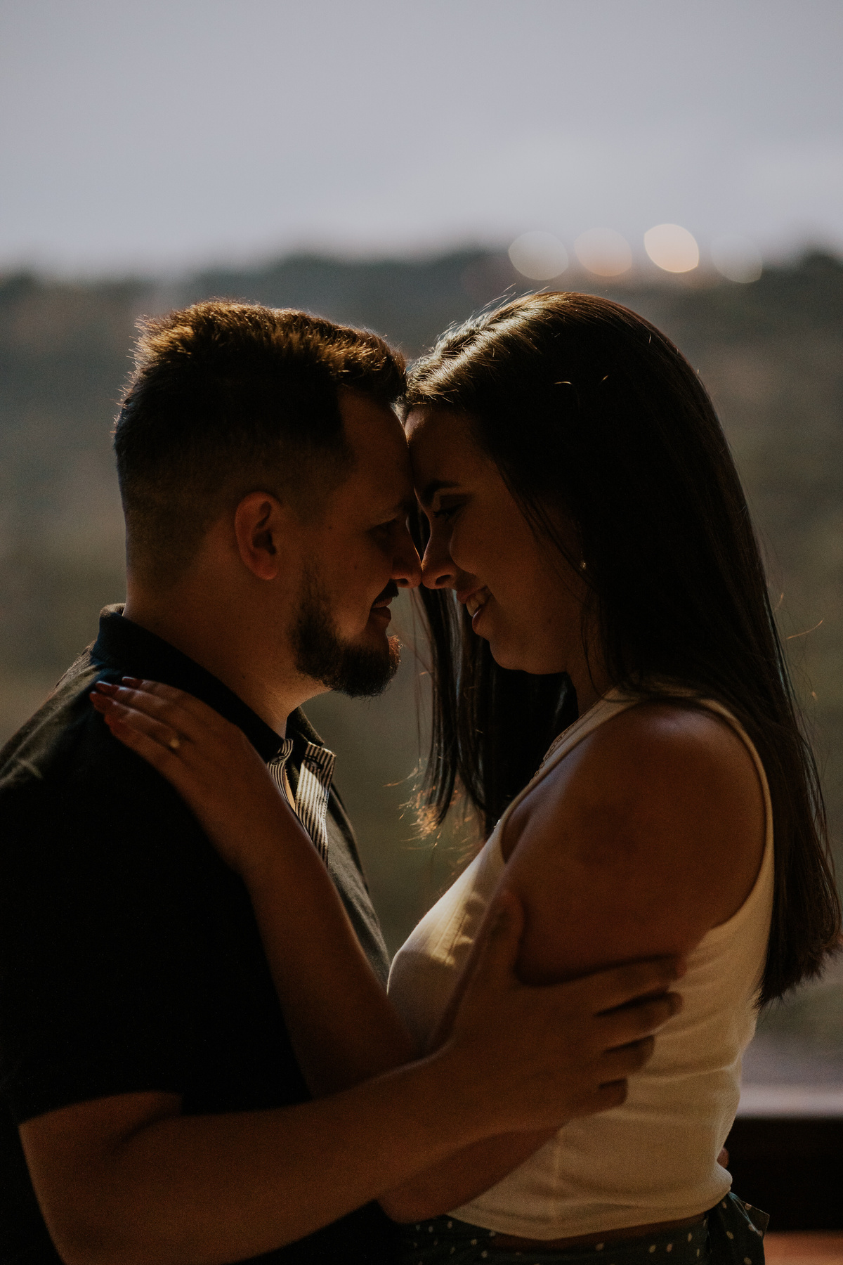 pre-wedding, pre-wedding in home, ensaio, ensaio de casal, pré-wedding em casa, casal em casa, noivos, casal na cozinha, casal cozinhando juntos, ensaio fotográfico, fotos de casal, campos do jordão