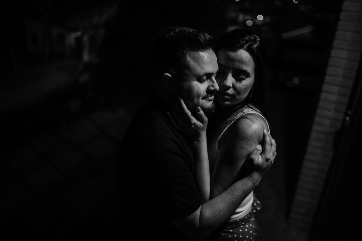 pre-wedding, pre-wedding in home, ensaio, ensaio de casal, pré-wedding em casa, casal em casa, noivos, casal na cozinha, casal cozinhando juntos, ensaio fotográfico, fotos de casal, campos do jordão