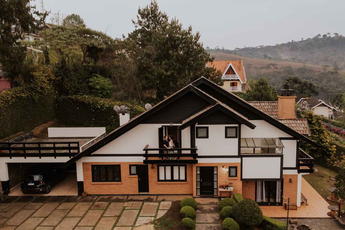 pre-wedding, pre-wedding in home, ensaio, ensaio de casal, pré-wedding em casa, casal em casa, noivos, casal na cozinha, casal cozinhando juntos, ensaio fotográfico, fotos de casal, campos do jordão