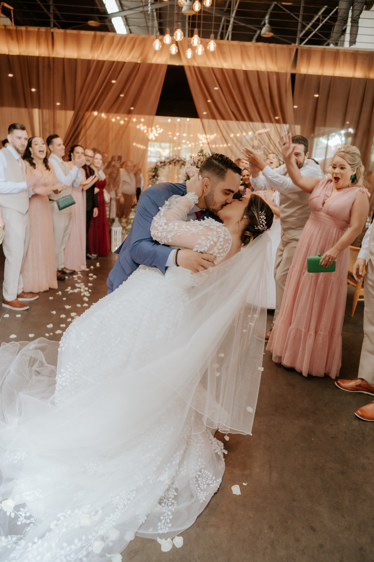 wedding, casamento, pre-wedding, pré-wedding, cerimônia religiosa, cerimônia em buffet, casamento em buffet, ensaio pós-casamento, ensaio industrial, fotos de noivos, noivos, estação 840, noivos cenário industrial