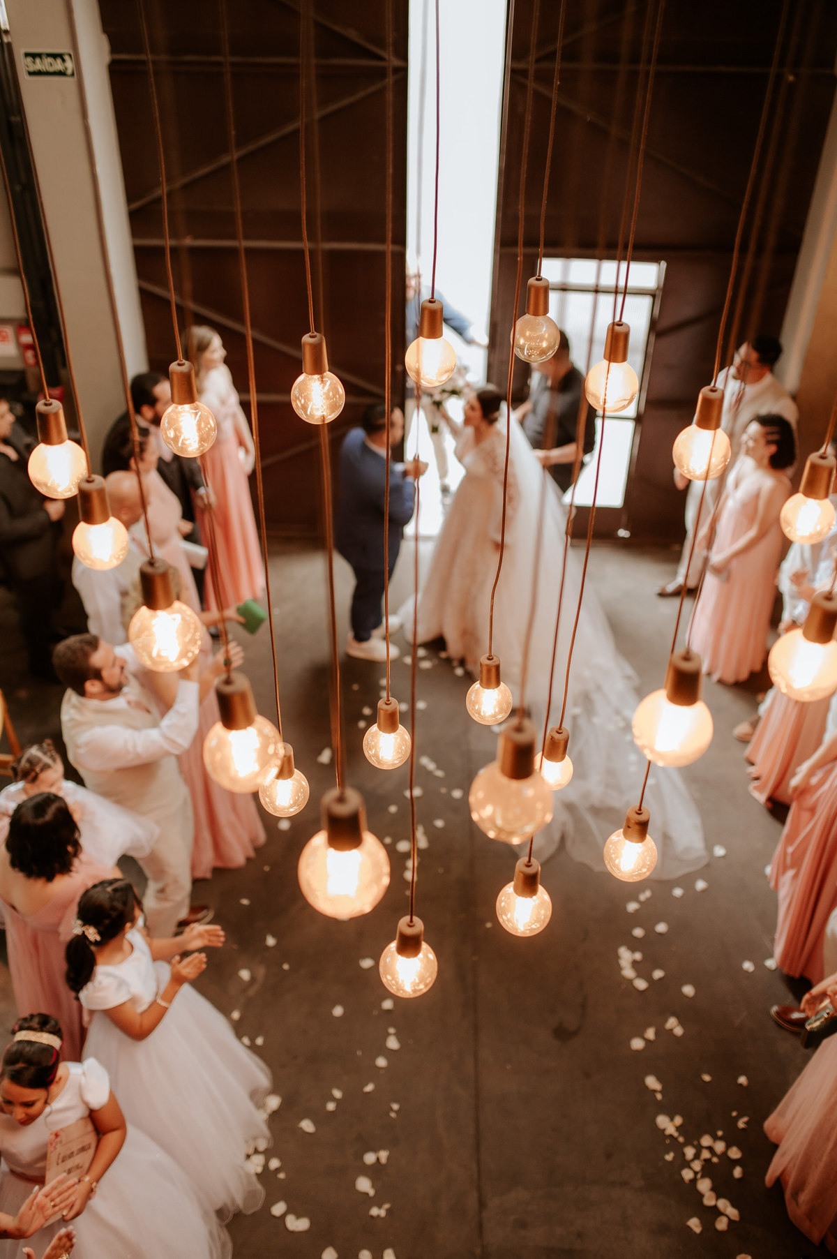 wedding, casamento, pre-wedding, pré-wedding, cerimônia religiosa, cerimônia em buffet, casamento em buffet, ensaio pós-casamento, ensaio industrial, fotos de noivos, noivos, estação 840, noivos cenário industrial