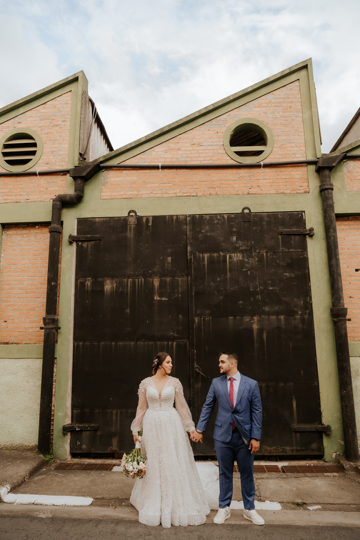 wedding, casamento, pre-wedding, pré-wedding, cerimônia religiosa, cerimônia em buffet, casamento em buffet, ensaio pós-casamento, ensaio industrial, fotos de noivos, noivos, estação 840, noivos cenário industrial