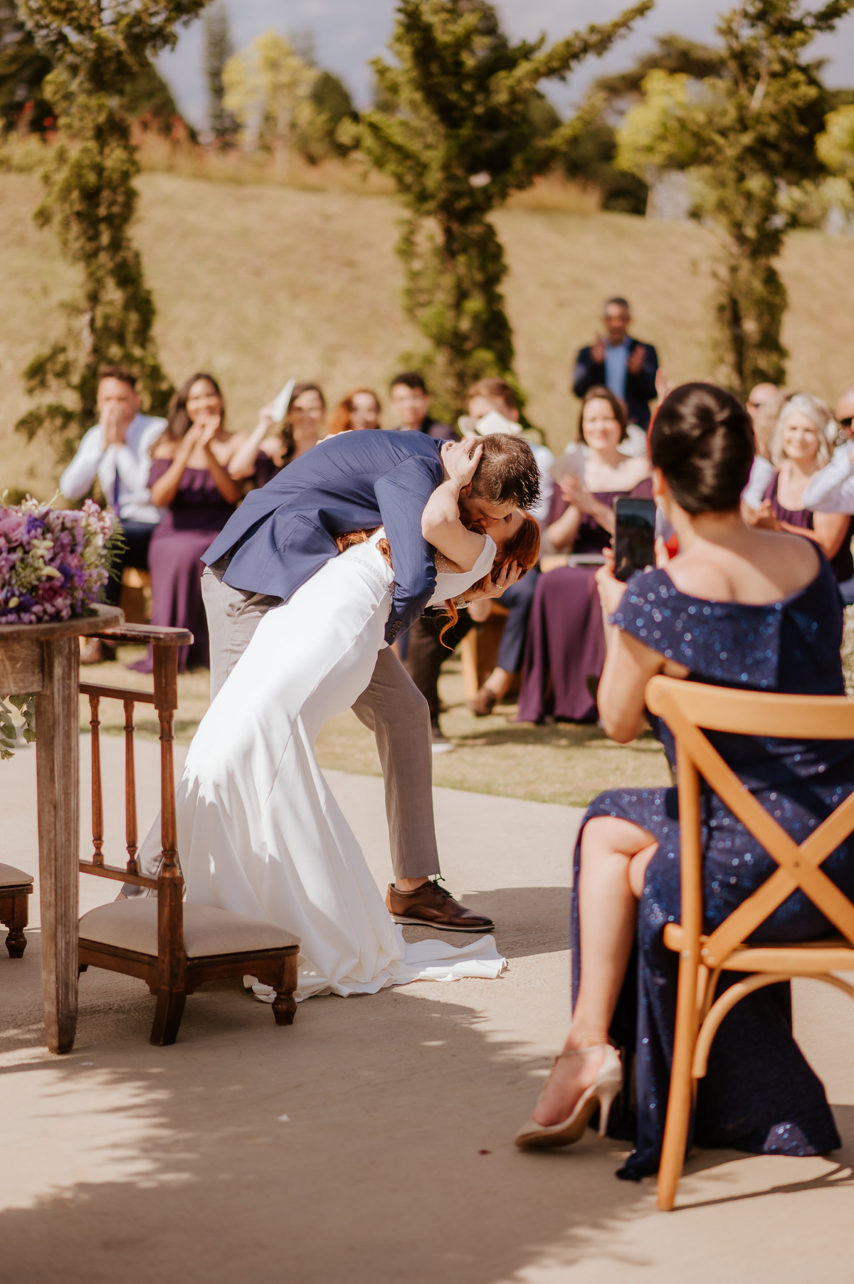 casamento no campo, casamento ao ar livre, cerimônia externa, dia da noiva, casamento emocionante, dress, bride, wedding dresses, vestido de noiva, sapato de noiva sem salto, chez bisutti club med, wedding, casamento, foto de casamento
