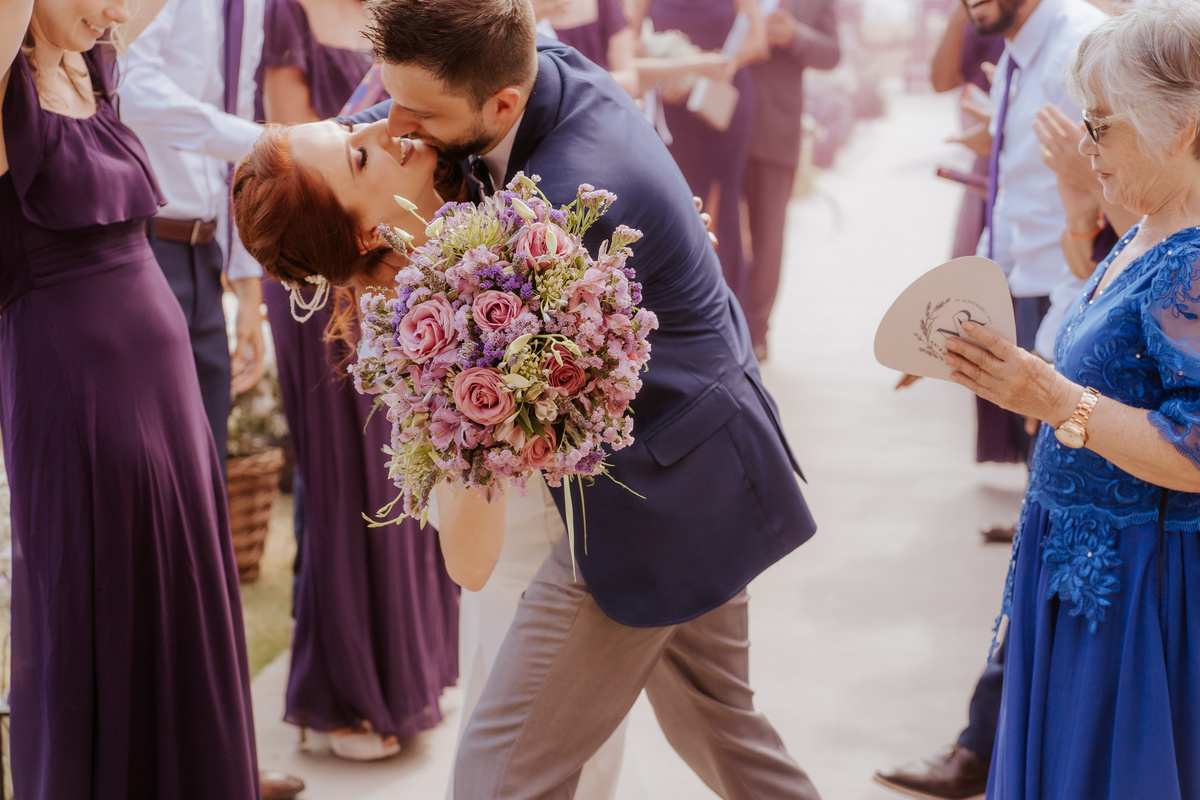 casamento no campo, casamento ao ar livre, cerimônia externa, dia da noiva, casamento emocionante, dress, bride, wedding dresses, vestido de noiva, sapato de noiva sem salto, chez bisutti club med, wedding, casamento, foto de casamento
