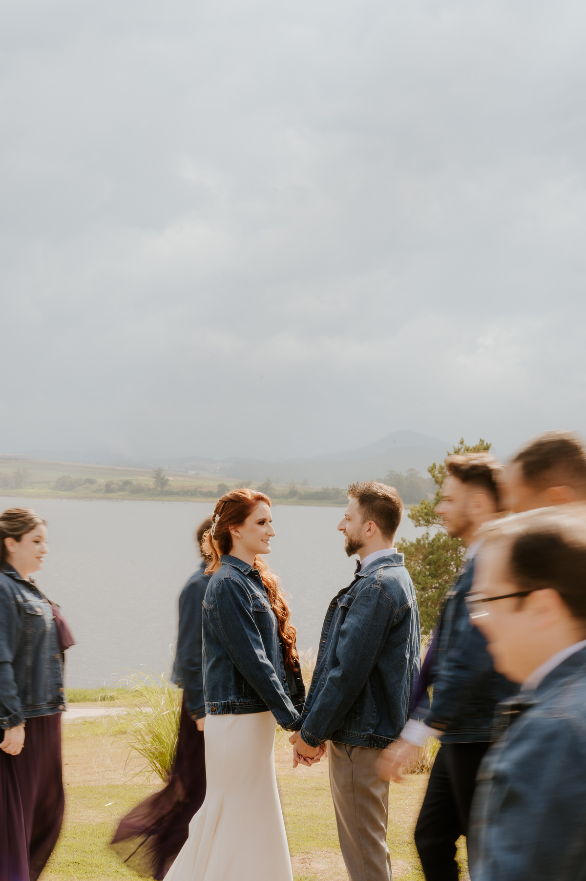 casamento no campo, casamento ao ar livre, cerimônia externa, dia da noiva, casamento emocionante, dress, bride, wedding dresses, vestido de noiva, sapato de noiva sem salto, chez bisutti club med, wedding, casamento, foto de casamento