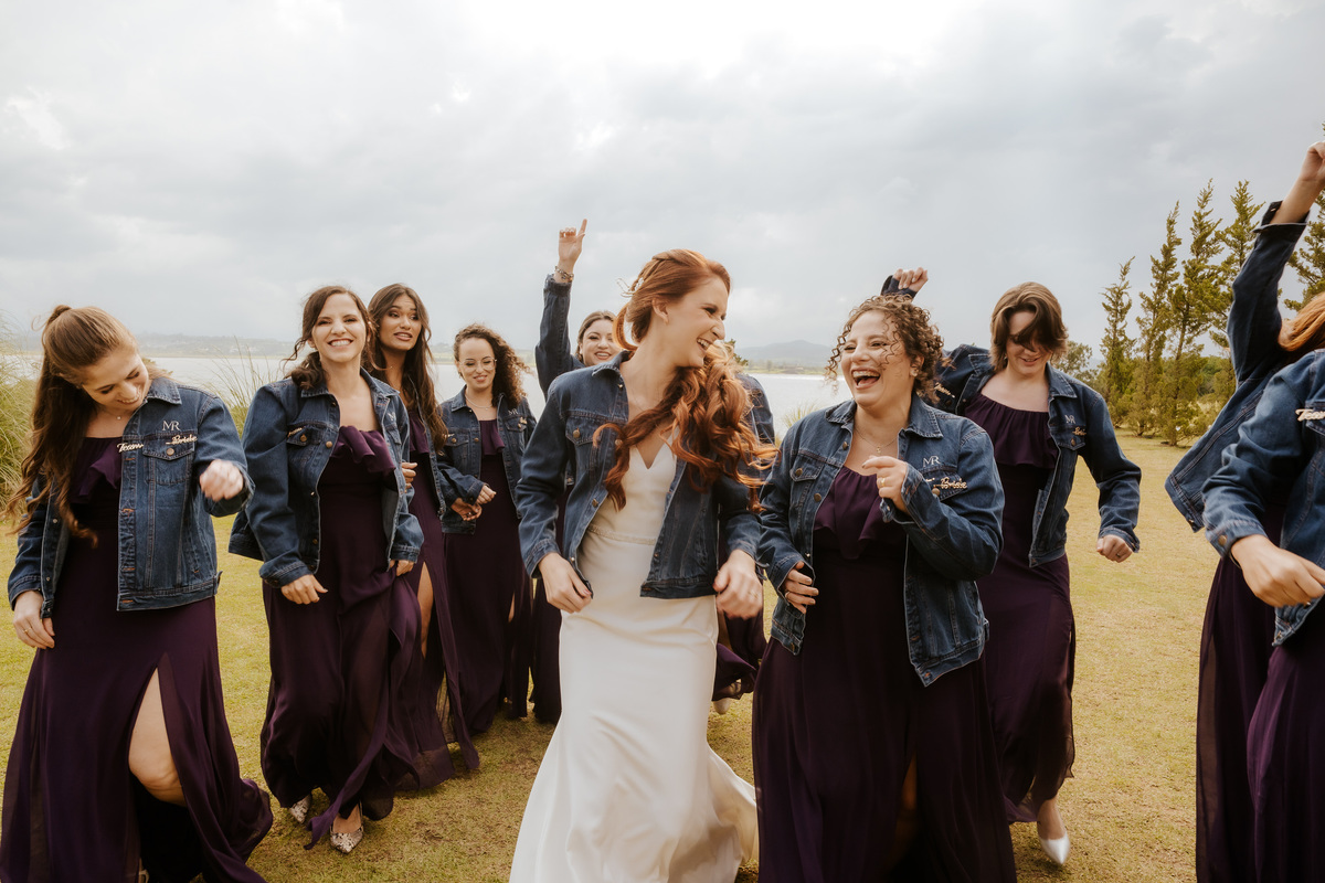 casamento no campo, casamento ao ar livre, cerimônia externa, dia da noiva, casamento emocionante, dress, bride, wedding dresses, vestido de noiva, sapato de noiva sem salto, chez bisutti club med, wedding, casamento, foto de casamento