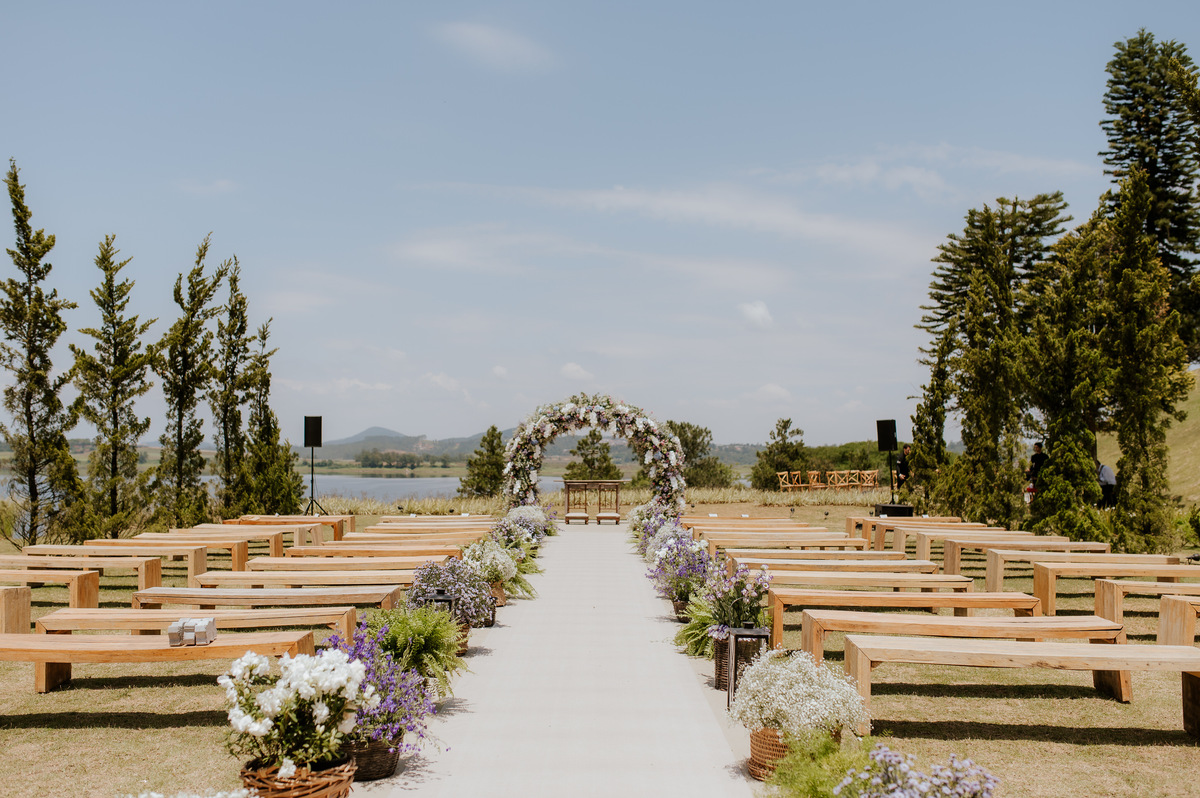 casamento no campo, casamento ao ar livre, cerimônia externa, dia da noiva, casamento emocionante, dress, bride, wedding dresses, vestido de noiva, sapato de noiva sem salto, chez bisutti club med, wedding, casamento, foto de casamento