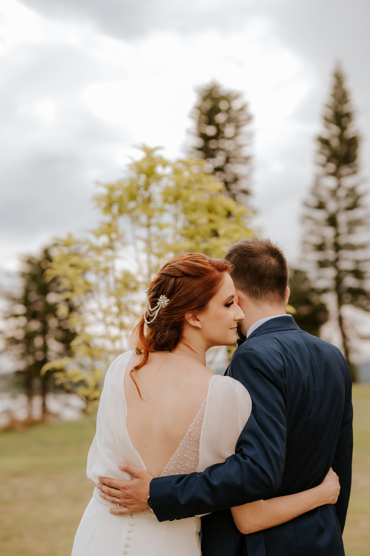 casamento no campo, casamento ao ar livre, cerimônia externa, dia da noiva, casamento emocionante, dress, bride, wedding dresses, vestido de noiva, sapato de noiva sem salto, chez bisutti club med, wedding, casamento, foto de casamento