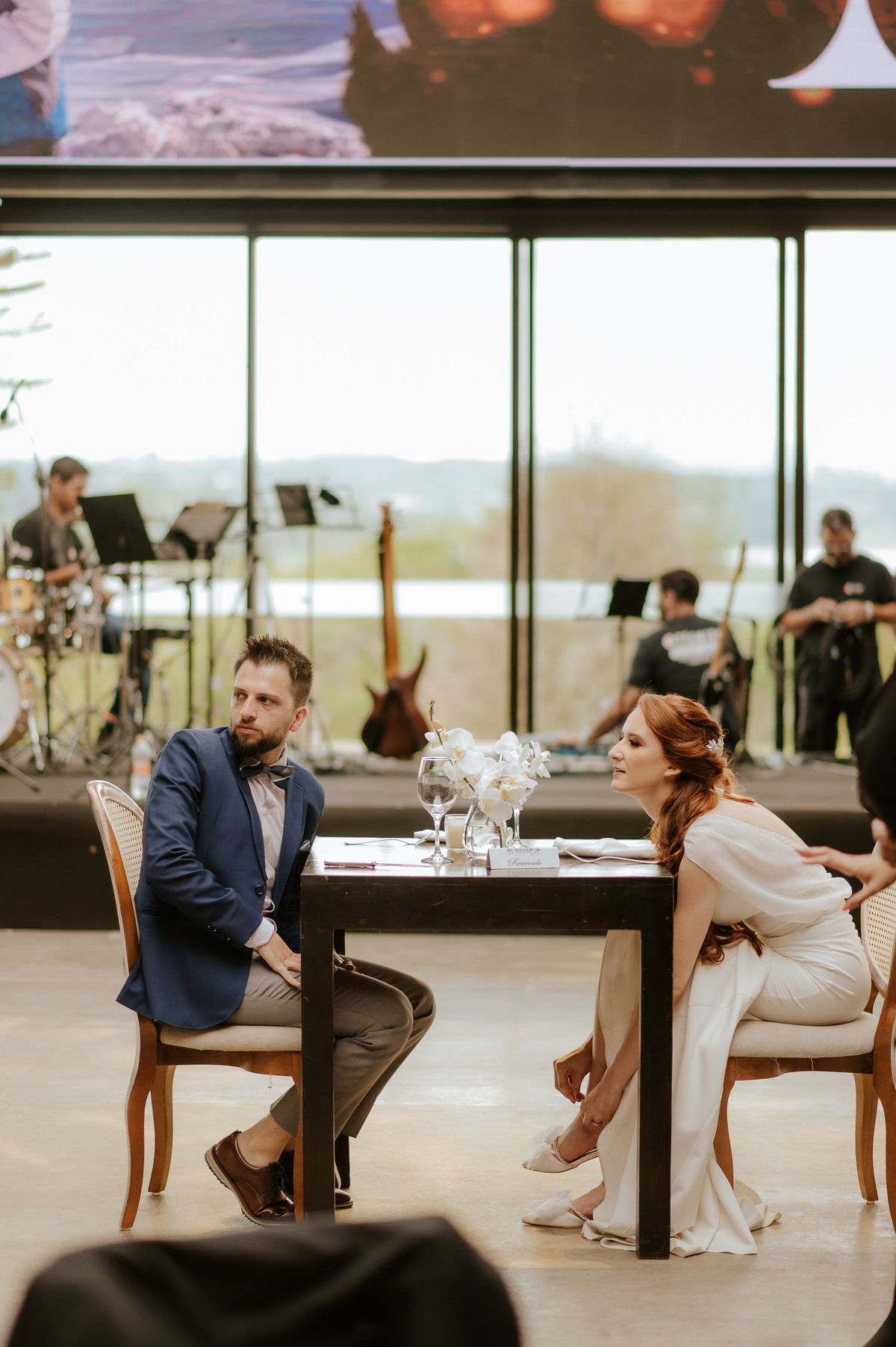 casamento no campo, casamento ao ar livre, cerimônia externa, dia da noiva, casamento emocionante, dress, bride, wedding dresses, vestido de noiva, sapato de noiva sem salto, chez bisutti club med, wedding, casamento, foto de casamento