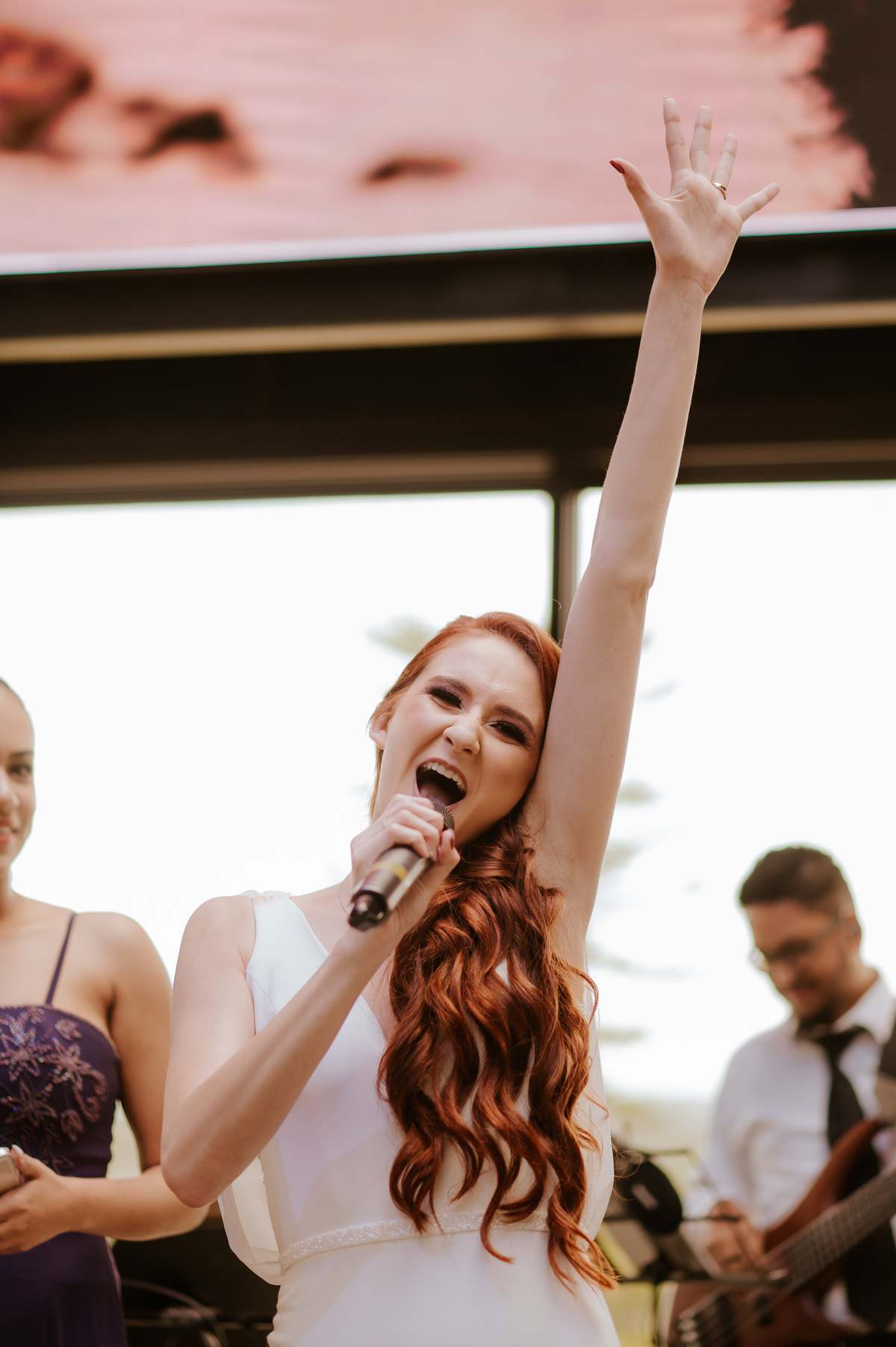 casamento no campo, casamento ao ar livre, cerimônia externa, dia da noiva, casamento emocionante, dress, bride, wedding dresses, vestido de noiva, sapato de noiva sem salto, chez bisutti club med, wedding, casamento, foto de casamento