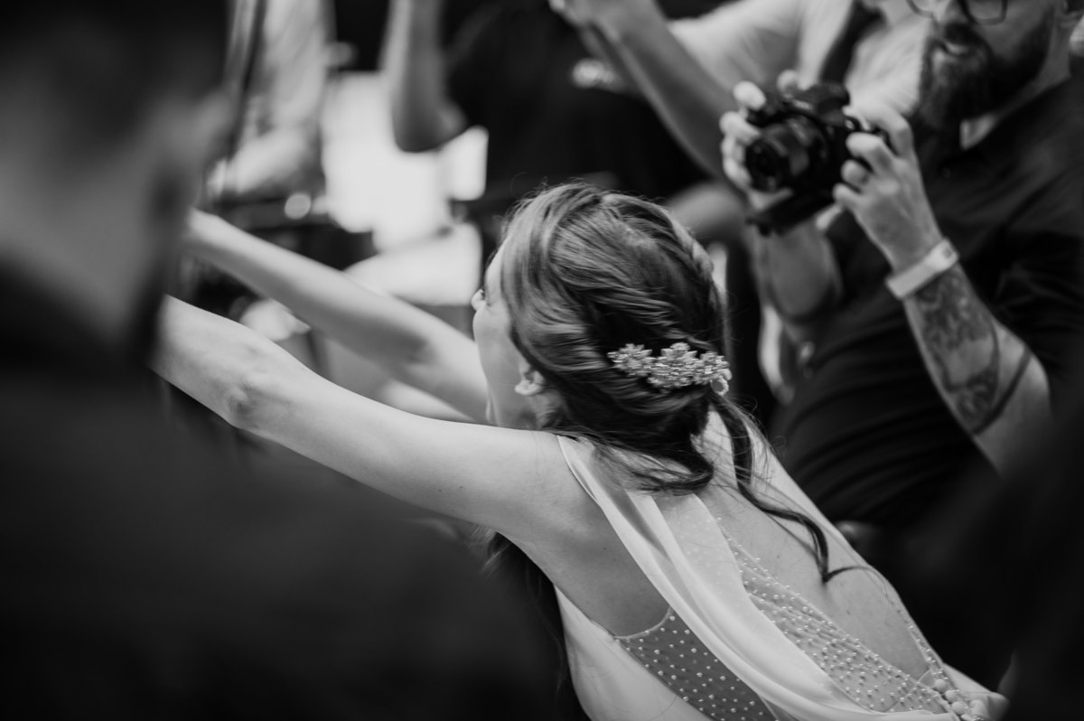 casamento no campo, casamento ao ar livre, cerimônia externa, dia da noiva, casamento emocionante, dress, bride, wedding dresses, vestido de noiva, sapato de noiva sem salto, chez bisutti club med, wedding, casamento, foto de casamento