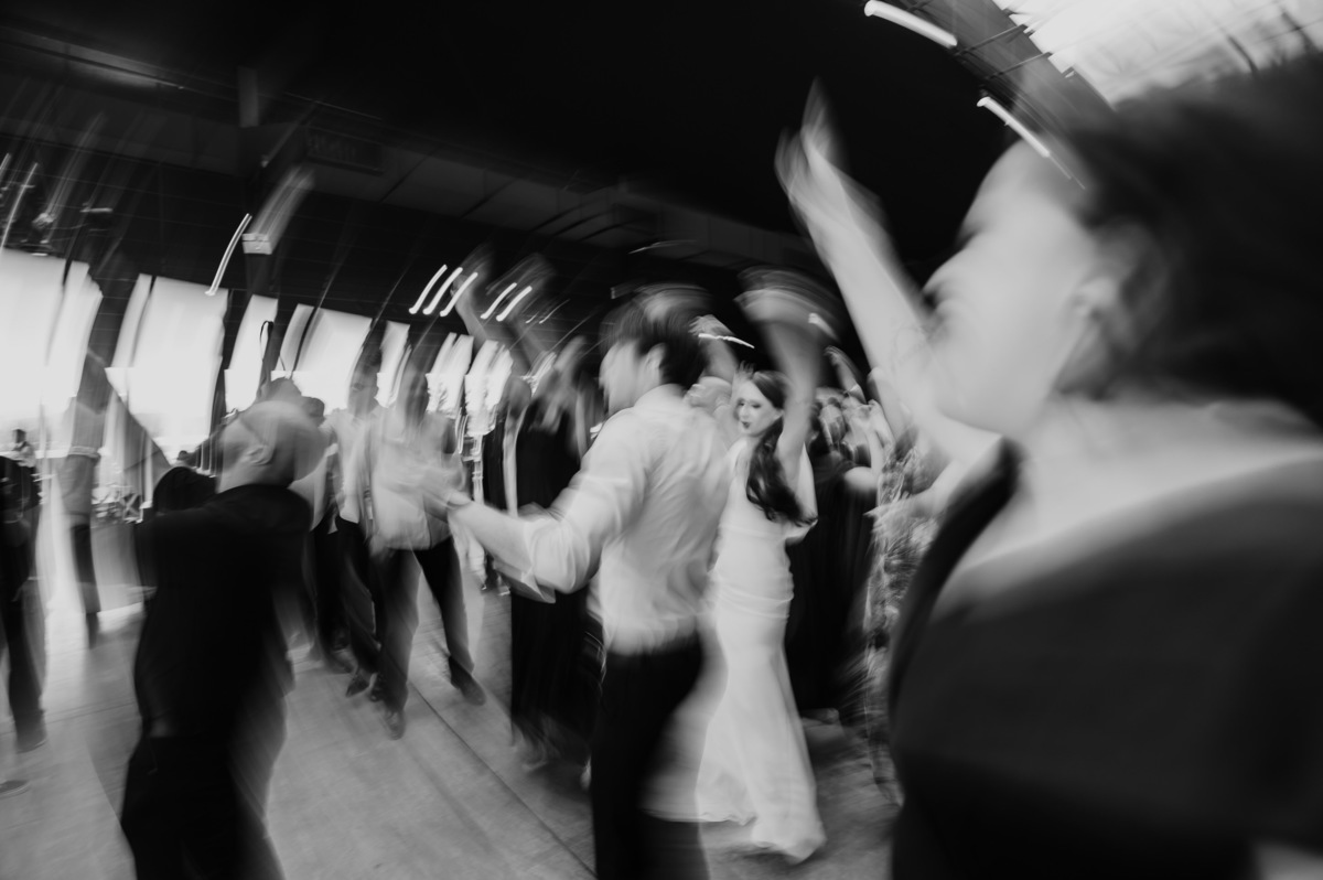 casamento no campo, casamento ao ar livre, cerimônia externa, dia da noiva, casamento emocionante, dress, bride, wedding dresses, vestido de noiva, sapato de noiva sem salto, chez bisutti club med, wedding, casamento, foto de casamento