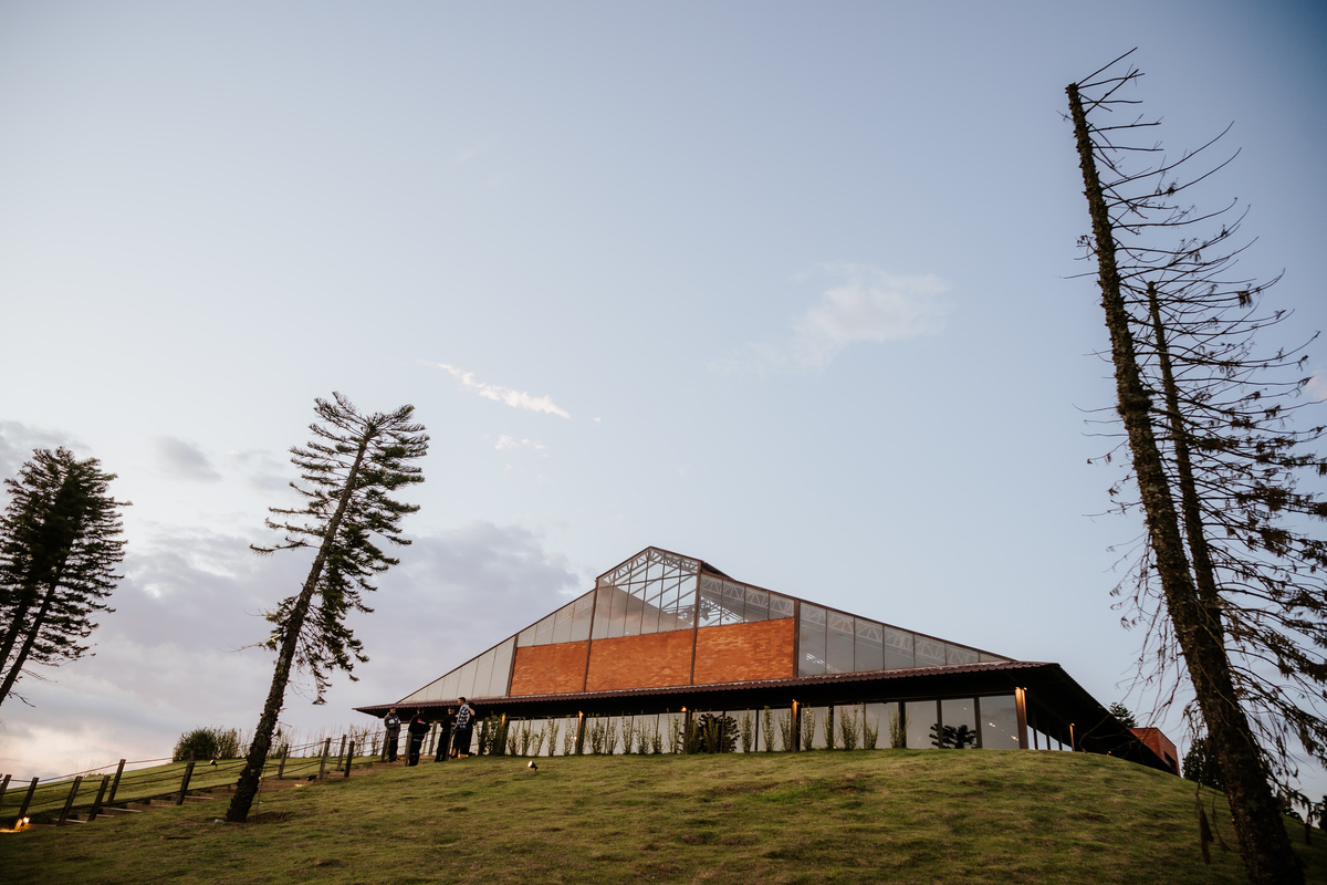 casamento no campo, casamento ao ar livre, cerimônia externa, dia da noiva, casamento emocionante, dress, bride, wedding dresses, vestido de noiva, sapato de noiva sem salto, chez bisutti club med, wedding, casamento, foto de casamento