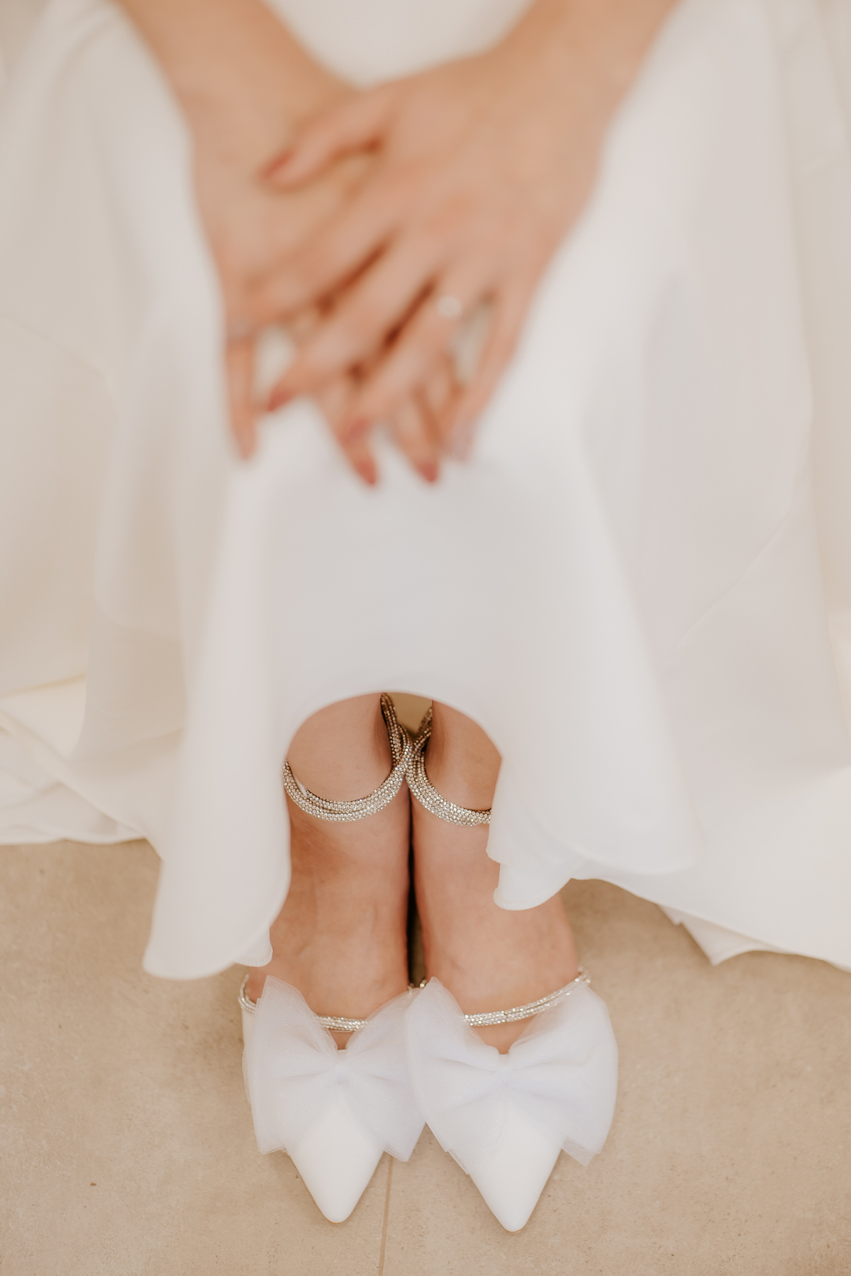 casamento no campo, casamento ao ar livre, cerimônia externa, dia da noiva, casamento emocionante, dress, bride, wedding dresses, vestido de noiva, sapato de noiva sem salto, chez bisutti club med, wedding, casamento, foto de casamento