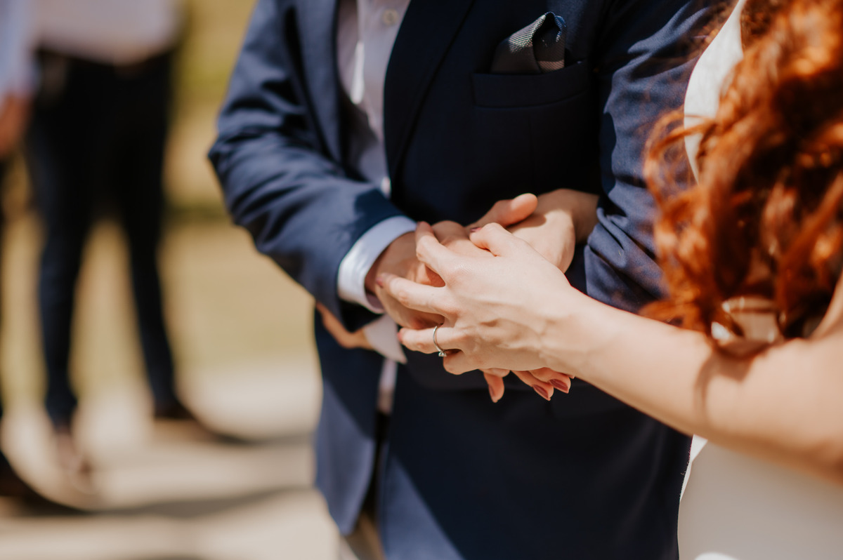 casamento no campo, casamento ao ar livre, cerimônia externa, dia da noiva, casamento emocionante, dress, bride, wedding dresses, vestido de noiva, sapato de noiva sem salto, chez bisutti club med, wedding, casamento, foto de casamento