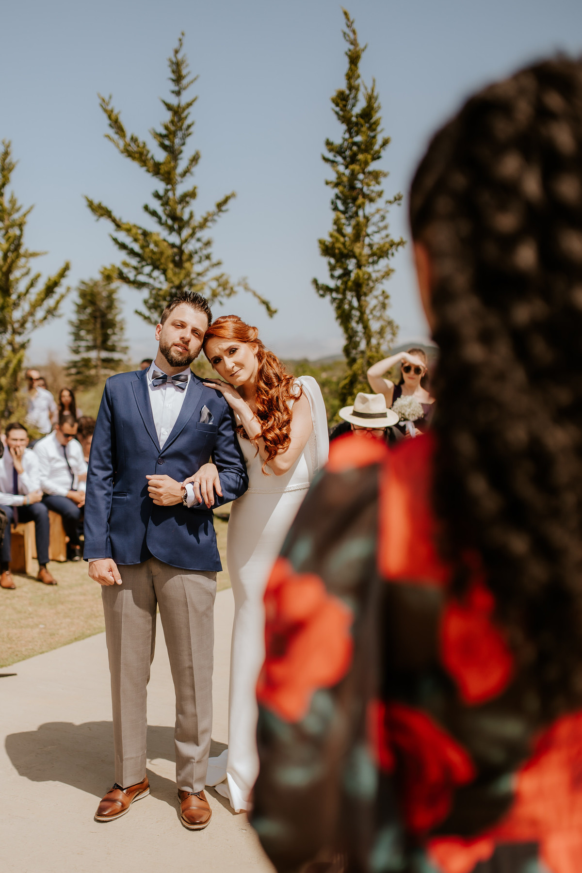 casamento no campo, casamento ao ar livre, cerimônia externa, dia da noiva, casamento emocionante, dress, bride, wedding dresses, vestido de noiva, sapato de noiva sem salto, chez bisutti club med, wedding, casamento, foto de casamento