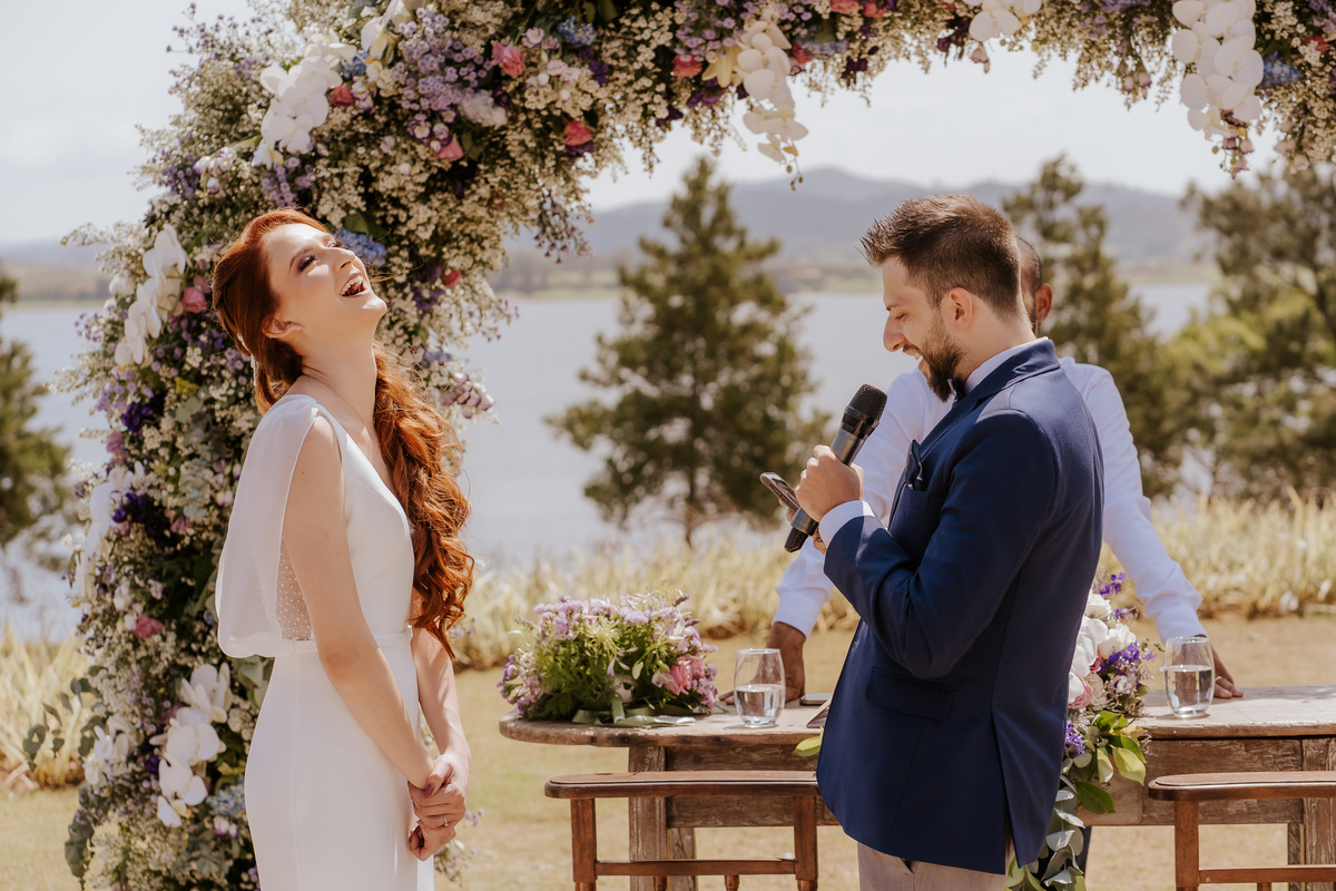 casamento no campo, casamento ao ar livre, cerimônia externa, dia da noiva, casamento emocionante, dress, bride, wedding dresses, vestido de noiva, sapato de noiva sem salto, chez bisutti club med, wedding, casamento, foto de casamento