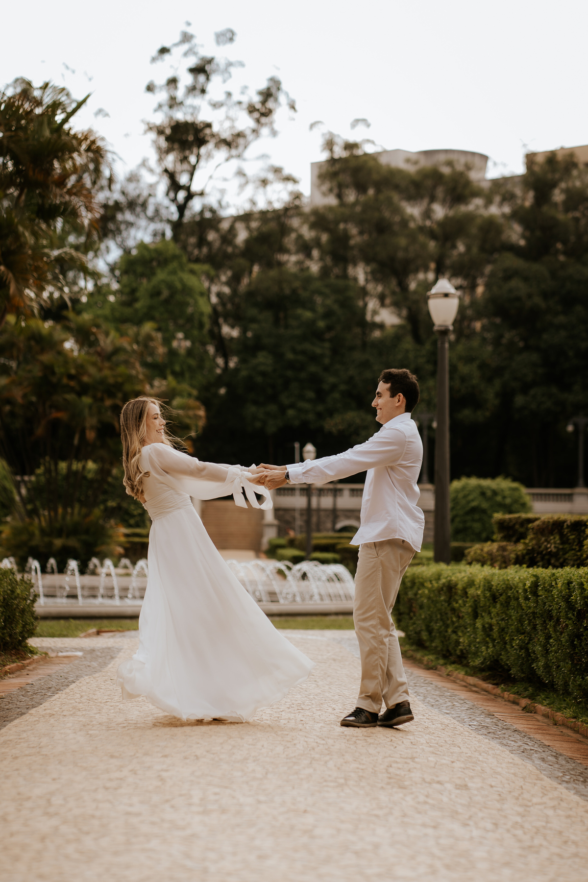 pre-wedding, prewedding, ensaio de casal, ensaio de foto de casal, ensaio fotográfico de casal, ensaio de fotos de noivos, noivos, foto de casamento, fotografia de casamento, fotos de casal no museu do ipiranga, museu do ipiranga