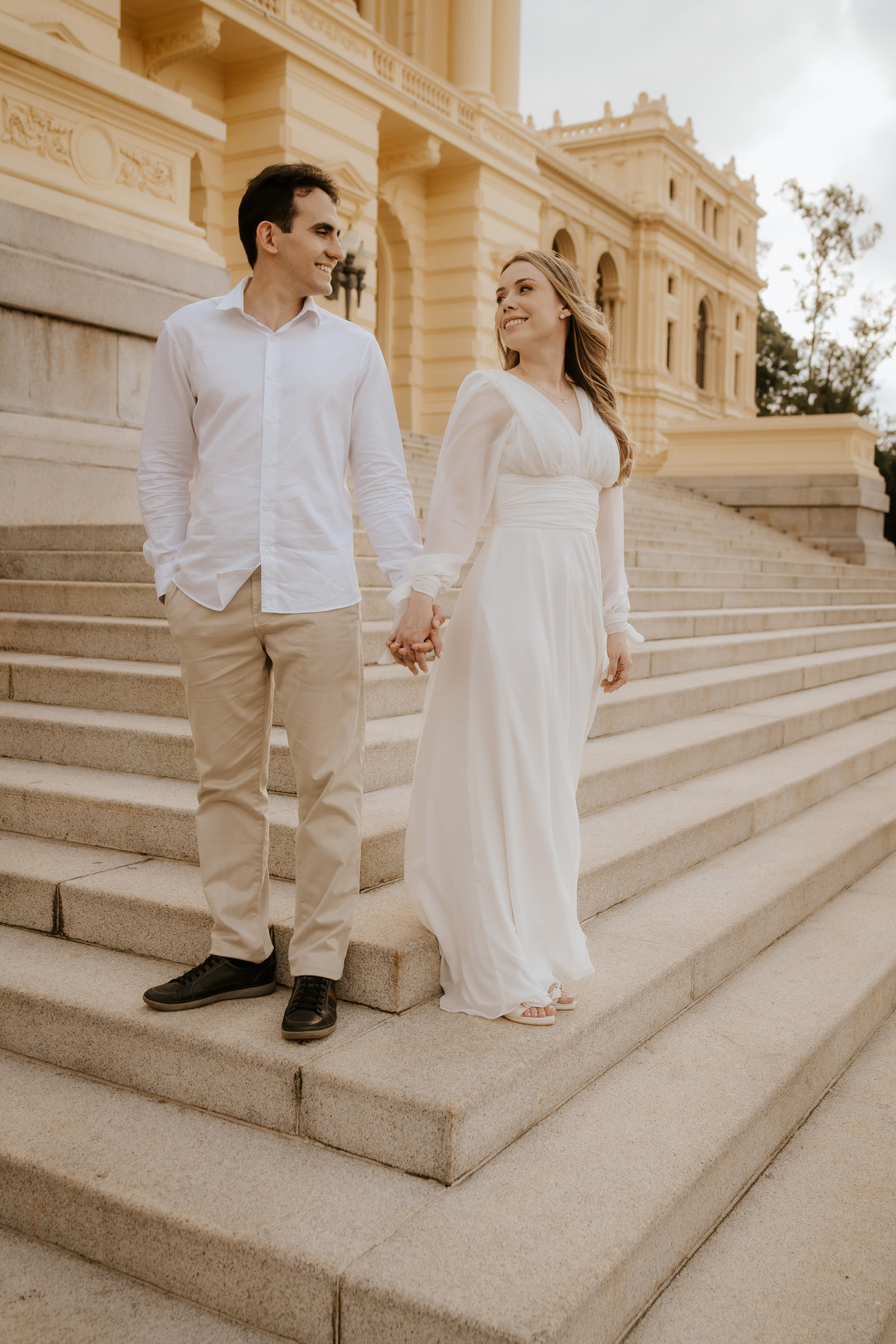 pre-wedding, prewedding, ensaio de casal, ensaio de foto de casal, ensaio fotográfico de casal, ensaio de fotos de noivos, noivos, foto de casamento, fotografia de casamento, fotos de casal no museu do ipiranga, museu do ipiranga