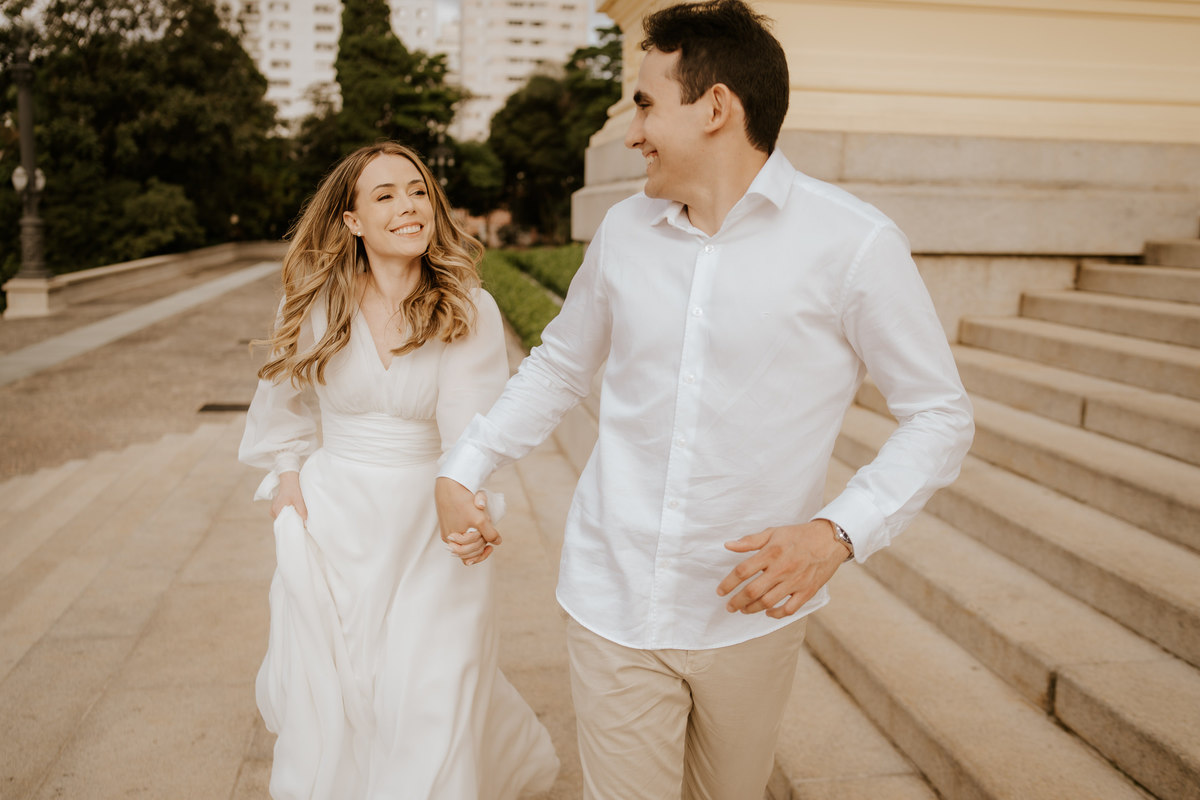 pre-wedding, prewedding, ensaio de casal, ensaio de foto de casal, ensaio fotográfico de casal, ensaio de fotos de noivos, noivos, foto de casamento, fotografia de casamento, fotos de casal no museu do ipiranga, museu do ipiranga