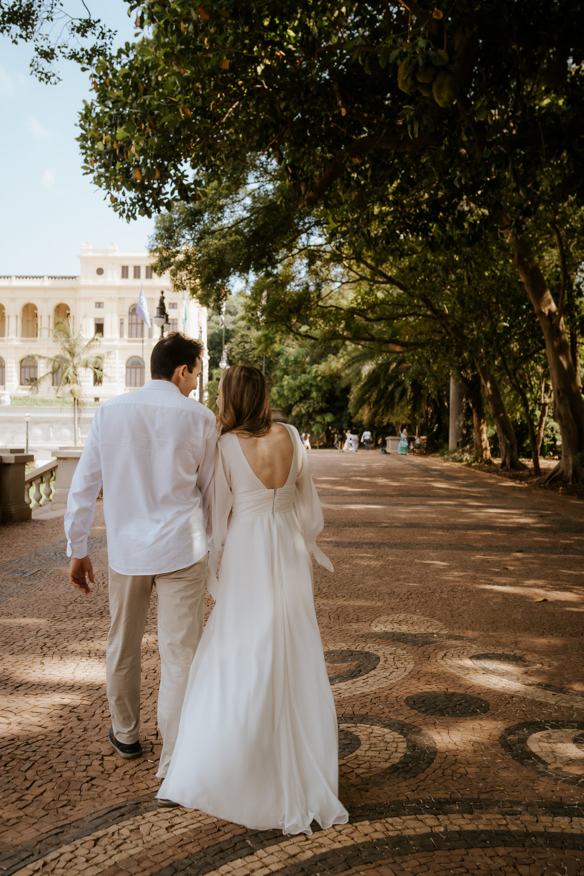 pre-wedding, prewedding, ensaio de casal, ensaio de foto de casal, ensaio fotográfico de casal, ensaio de fotos de noivos, noivos, foto de casamento, fotografia de casamento, fotos de casal no museu do ipiranga, museu do ipiranga