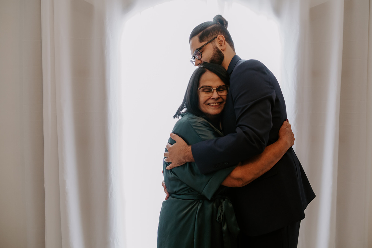 wedding, casamento, mini wedding, casamento em casa, micro wedding, dia da noiva, first touch, casamento intimista, casamento simples em família, festa de casamento no quintal, cerimônia de casamento no quintal, bride, wedding dress