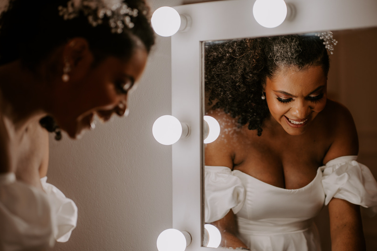 wedding, casamento, mini wedding, casamento em casa, micro wedding, dia da noiva, first touch, casamento intimista, casamento simples em família, festa de casamento no quintal, cerimônia de casamento no quintal, bride, wedding dress