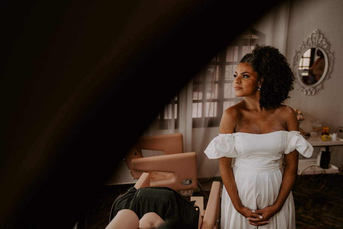 wedding, casamento, mini wedding, casamento em casa, micro wedding, dia da noiva, first touch, casamento intimista, casamento simples em família, festa de casamento no quintal, cerimônia de casamento no quintal, bride, wedding dress