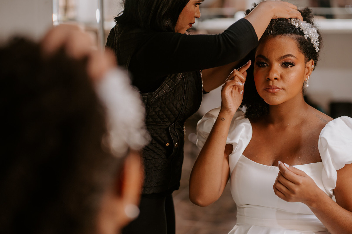 wedding, casamento, mini wedding, casamento em casa, micro wedding, dia da noiva, first touch, casamento intimista, casamento simples em família, festa de casamento no quintal, cerimônia de casamento no quintal, bride, wedding dress