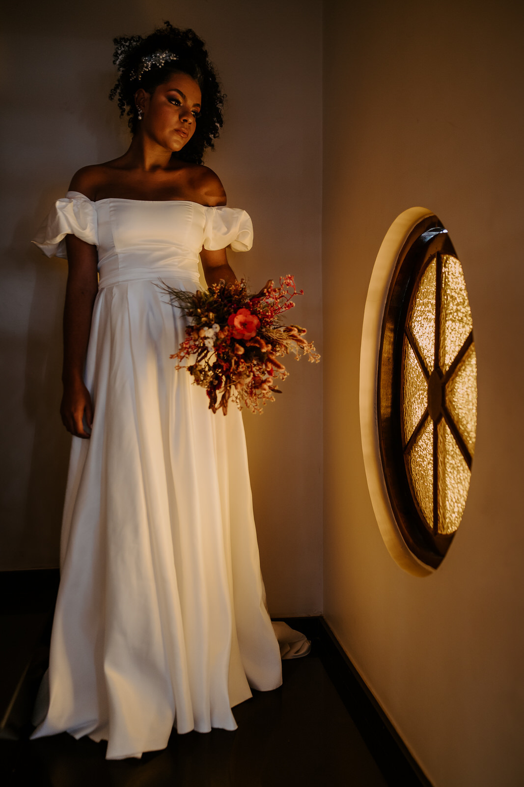 wedding, casamento, mini wedding, casamento em casa, micro wedding, dia da noiva, first touch, casamento intimista, casamento simples em família, festa de casamento no quintal, cerimônia de casamento no quintal, bride, wedding dress