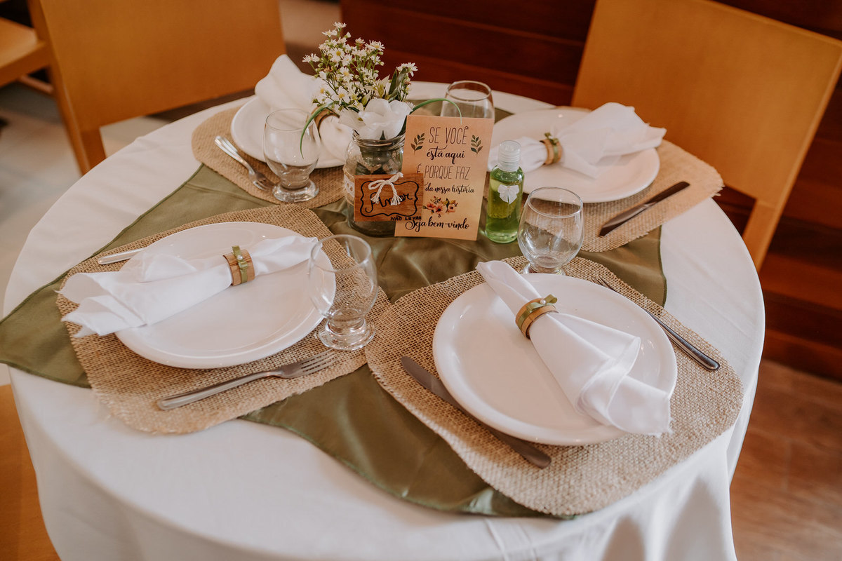 wedding, casamento, mini wedding, casamento em casa, micro wedding, dia da noiva, first touch, casamento intimista, casamento simples em família, festa de casamento no quintal, cerimônia de casamento no quintal, bride, wedding dress