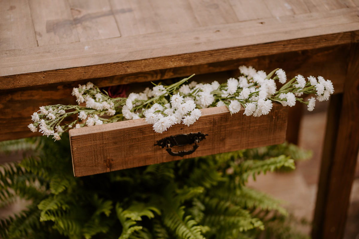 wedding, casamento, mini wedding, casamento em casa, micro wedding, dia da noiva, first touch, casamento intimista, casamento simples em família, festa de casamento no quintal, cerimônia de casamento no quintal, bride, wedding dress