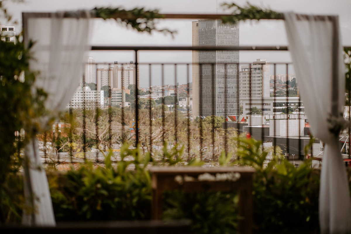 wedding, casamento, mini wedding, casamento em casa, micro wedding, dia da noiva, first touch, casamento intimista, casamento simples em família, festa de casamento no quintal, cerimônia de casamento no quintal, bride, wedding dress