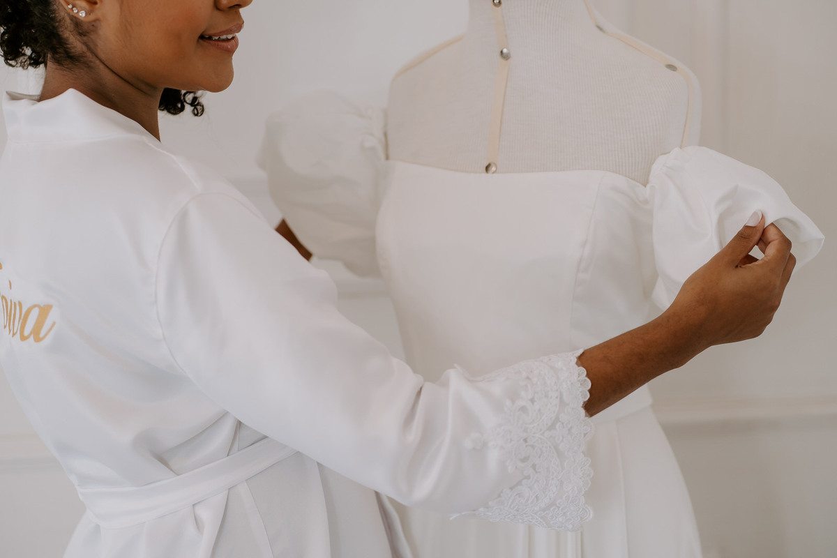 wedding, casamento, mini wedding, casamento em casa, micro wedding, dia da noiva, first touch, casamento intimista, casamento simples em família, festa de casamento no quintal, cerimônia de casamento no quintal, bride, wedding dress