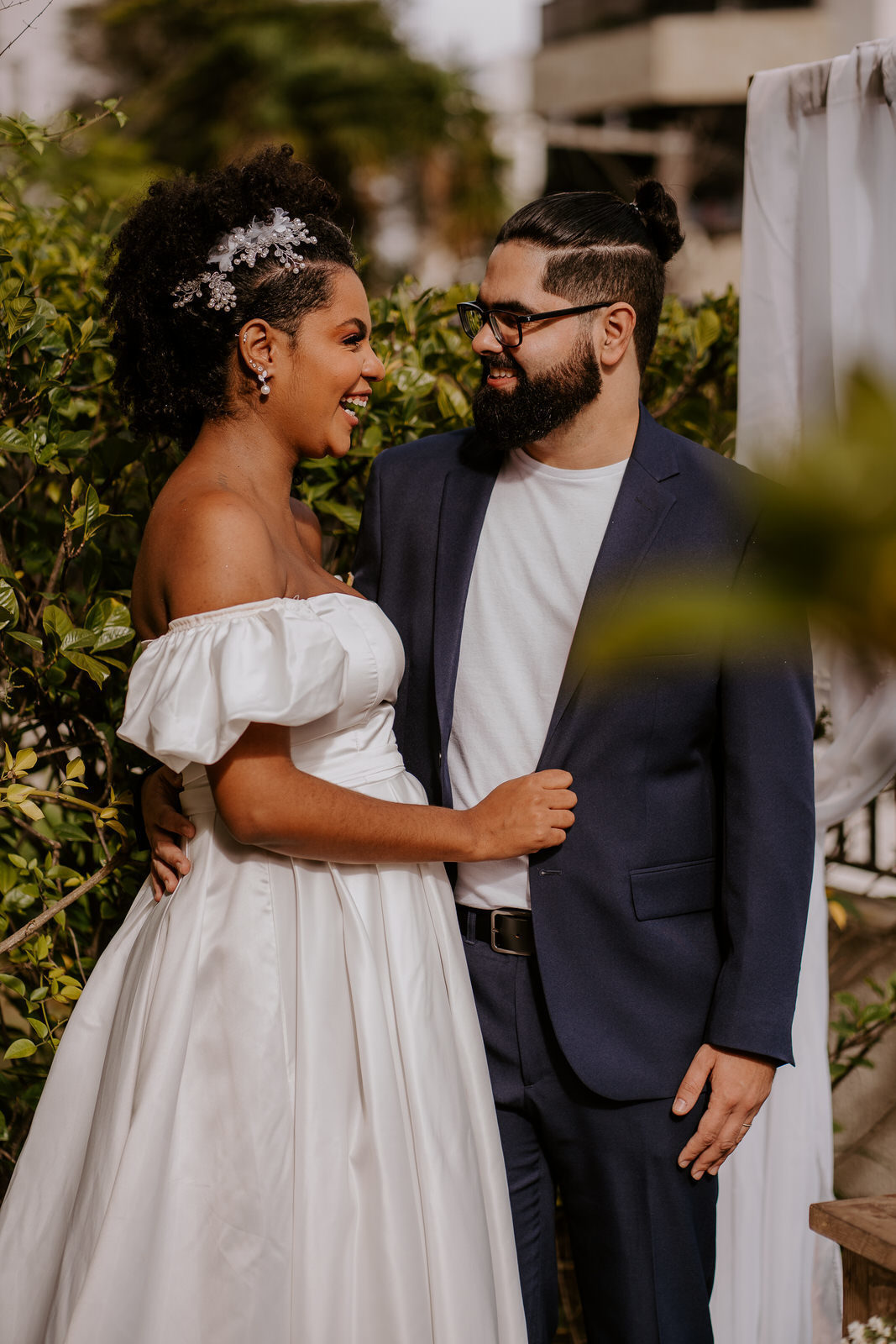 wedding, casamento, mini wedding, casamento em casa, micro wedding, dia da noiva, first touch, casamento intimista, casamento simples em família, festa de casamento no quintal, cerimônia de casamento no quintal, bride, wedding dress