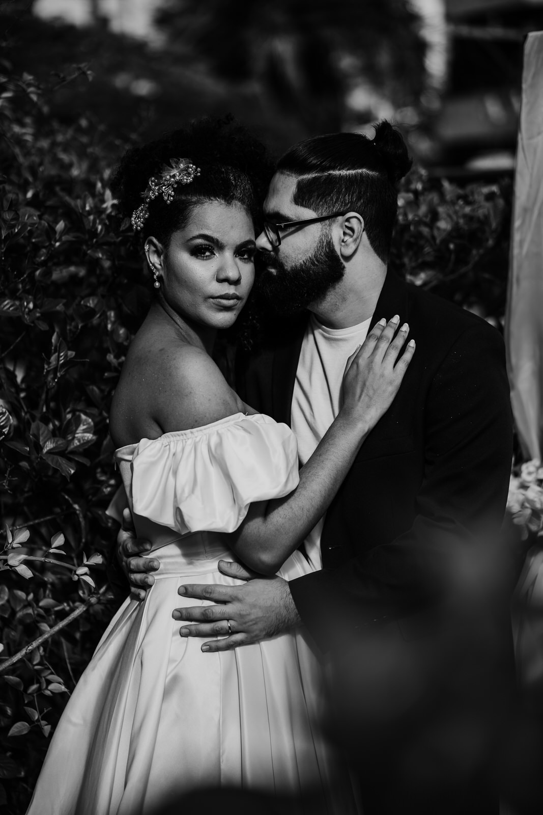 wedding, casamento, mini wedding, casamento em casa, micro wedding, dia da noiva, first touch, casamento intimista, casamento simples em família, festa de casamento no quintal, cerimônia de casamento no quintal, bride, wedding dress