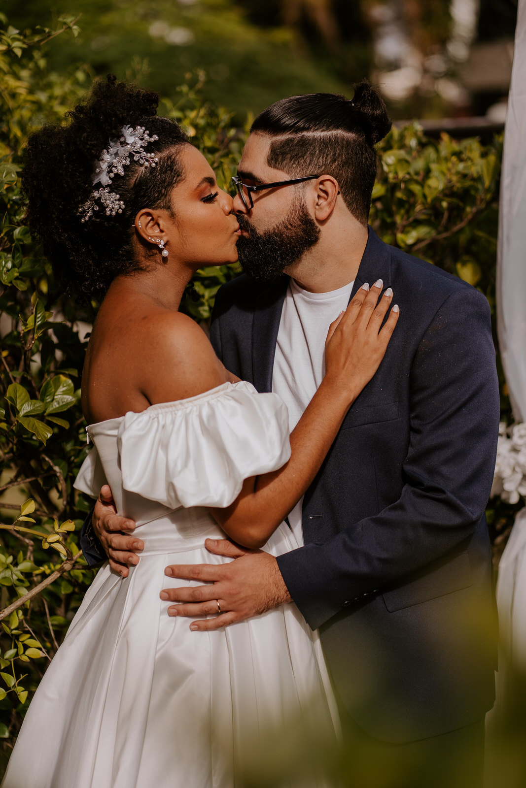 wedding, casamento, mini wedding, casamento em casa, micro wedding, dia da noiva, first touch, casamento intimista, casamento simples em família, festa de casamento no quintal, cerimônia de casamento no quintal, bride, wedding dress