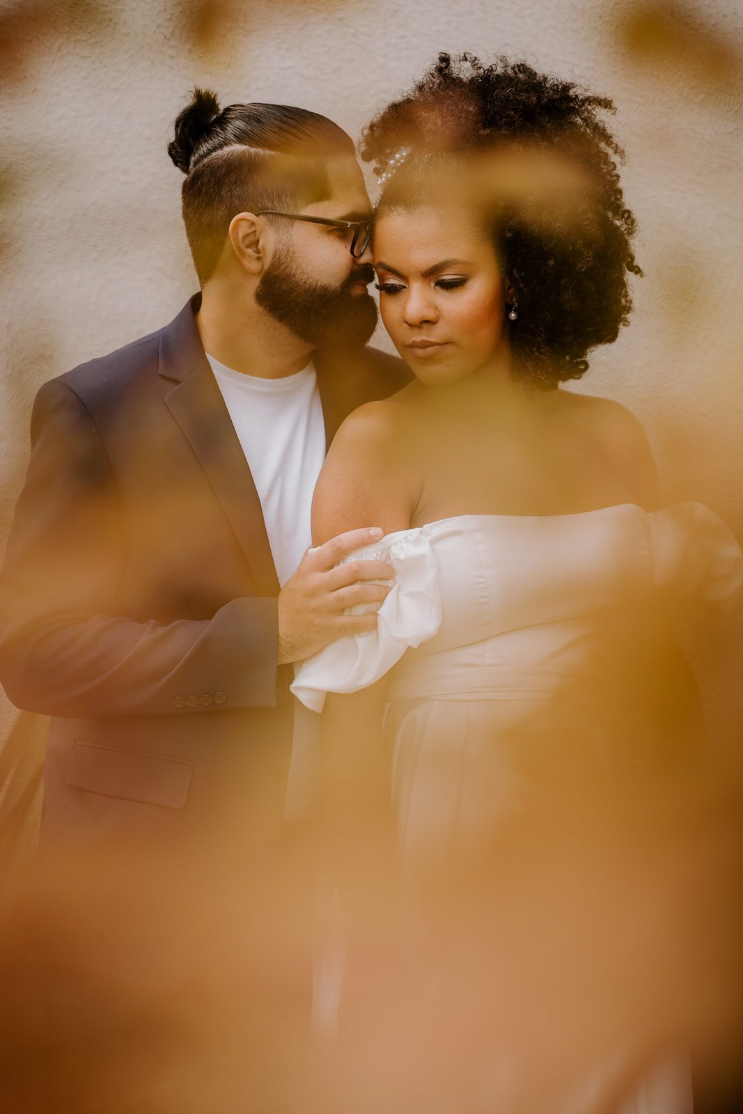 wedding, casamento, mini wedding, casamento em casa, micro wedding, dia da noiva, first touch, casamento intimista, casamento simples em família, festa de casamento no quintal, cerimônia de casamento no quintal, bride, wedding dress