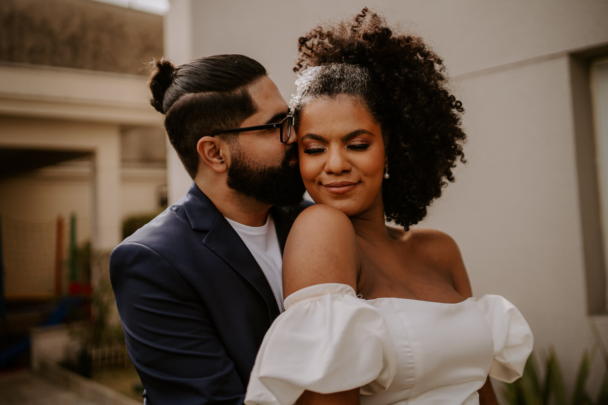 wedding, casamento, mini wedding, casamento em casa, micro wedding, dia da noiva, first touch, casamento intimista, casamento simples em família, festa de casamento no quintal, cerimônia de casamento no quintal, bride, wedding dress