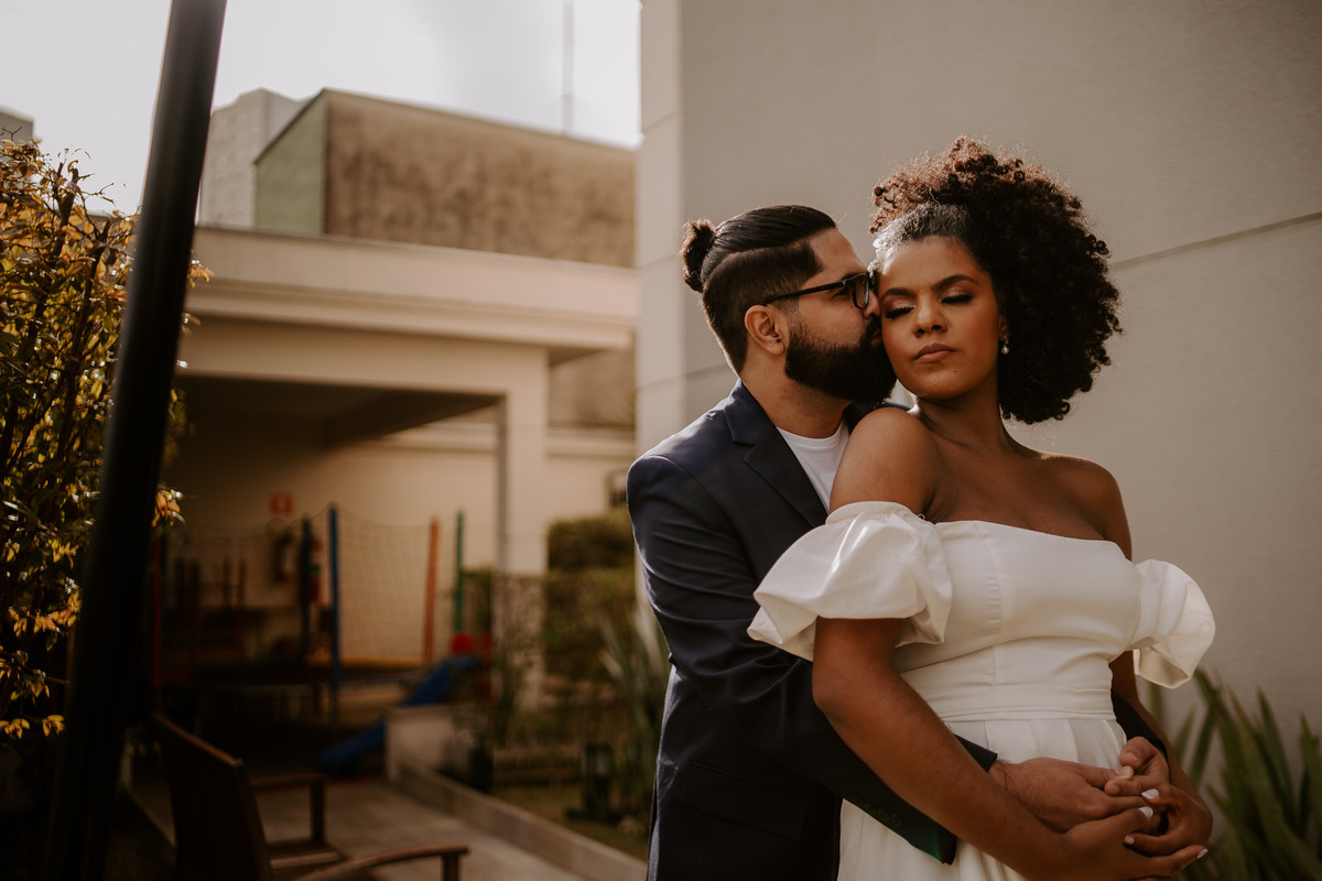 wedding, casamento, mini wedding, casamento em casa, micro wedding, dia da noiva, first touch, casamento intimista, casamento simples em família, festa de casamento no quintal, cerimônia de casamento no quintal, bride, wedding dress